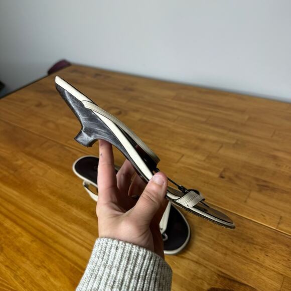 GUCCI White Leather Silver Chain Kitten Heel Open Toe Sandals Size 7.5 - Picture 7 of 7